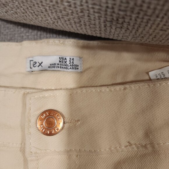 Shorts - Picture 2 of 3